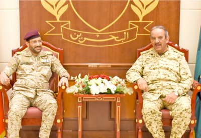 القائد العام يبحث التنسيق مع الملحق العسكري اليمني