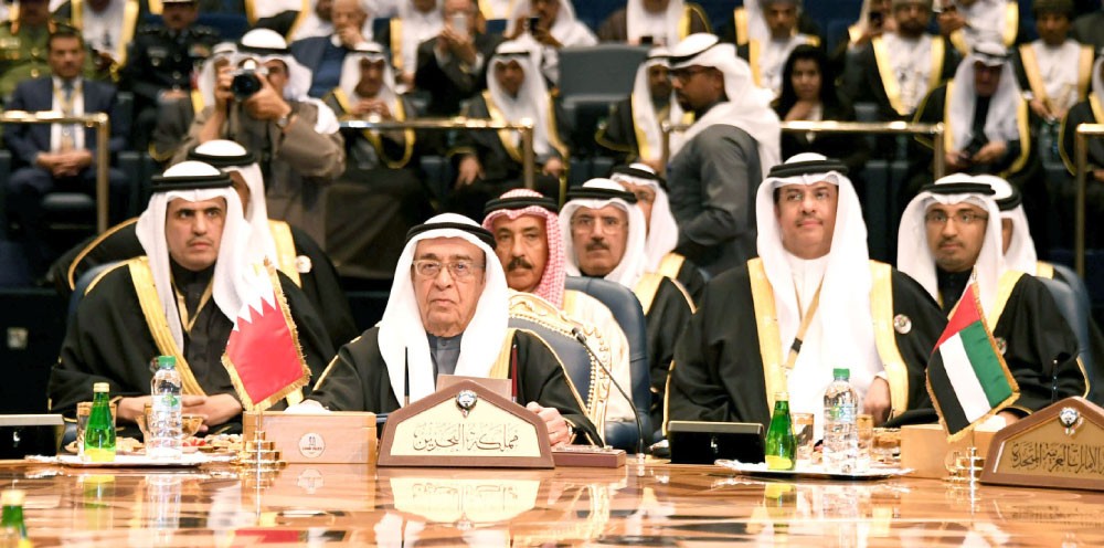  محمد بن مبارك: التحديات المحدقة بالخليج تحتم العمل لصالح شعوبه بالخير 