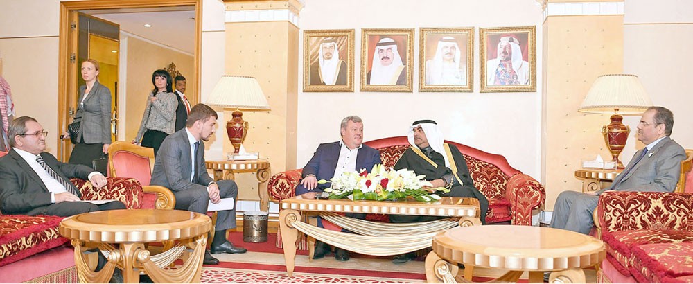 سمو الشيخ سلمان بن خليفة ينوه بمستوى العلاقات مع روسيا