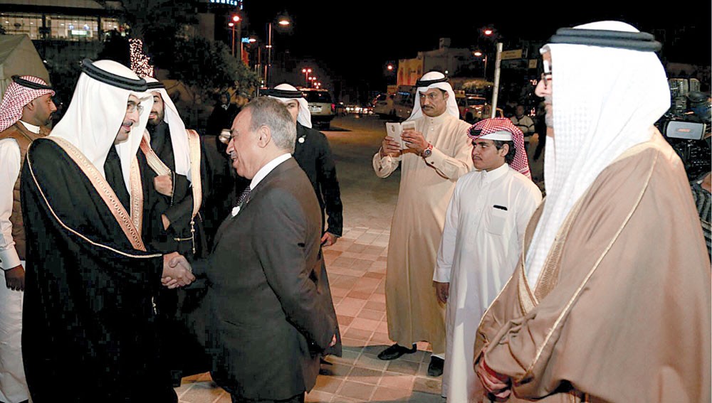 سمو الشيخ خليفة بن علي: التعاون المشترك يرتقي بالخدمات ويحقق تطلعات المواطنين