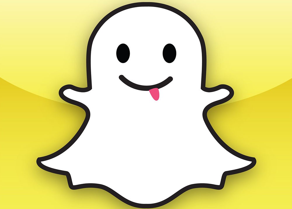 أب يضرب ابنته بسبب “سناب شات”