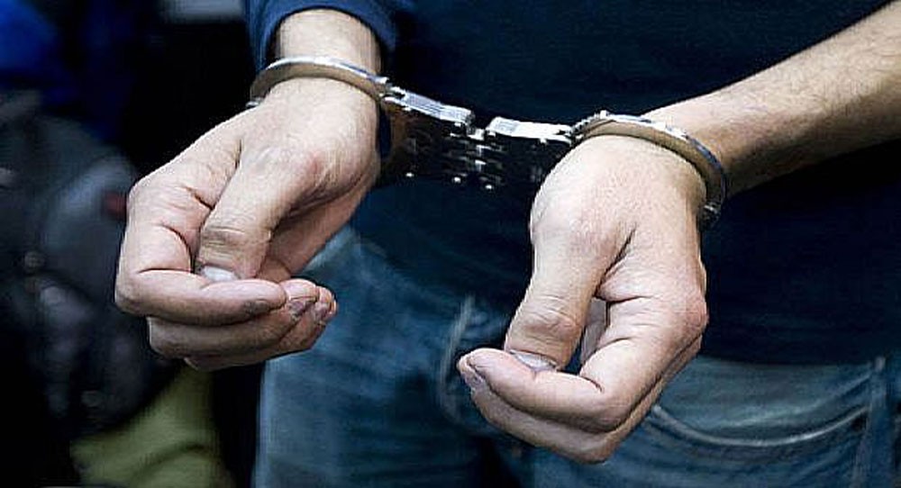 ضبط شخصين سرقا مركبة من إحدى الوكالات