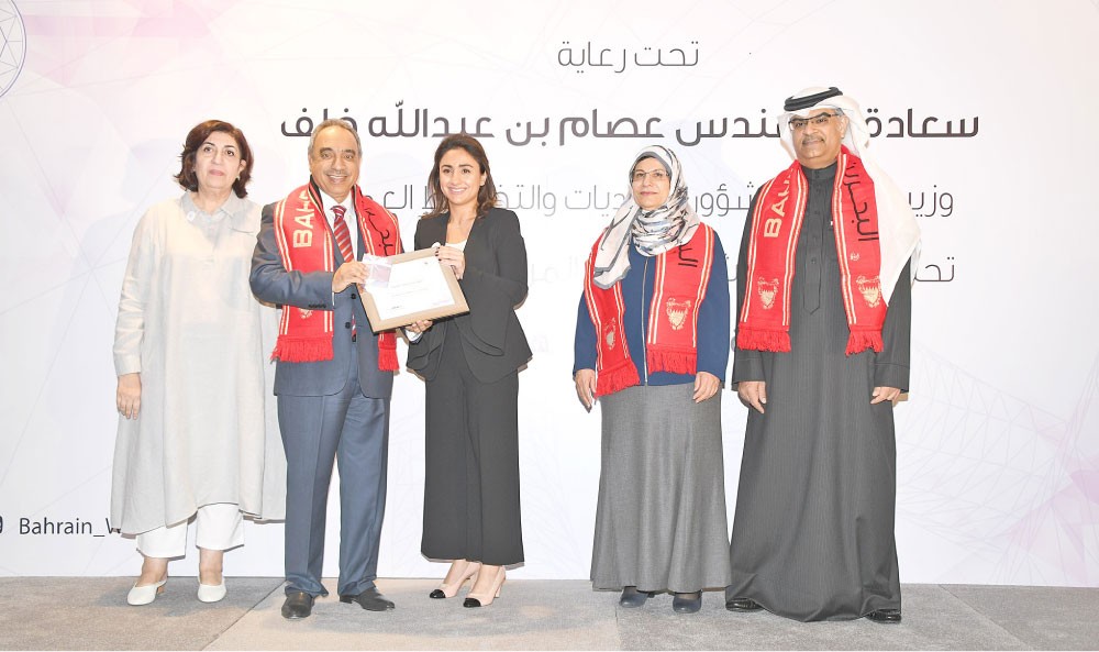 “الأشغال” تحتفل بيوم المرأة البحرينية 