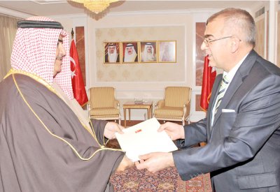 وزير الخارجية يتسلم أوراق السفير التركي