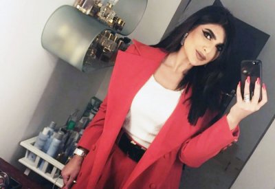 البحرينية أميرة محمد تقلد اللهجة القصيمية