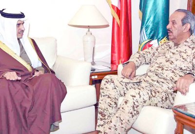 استعراض علاقات التعاون بين “الدفاع” و “الإعلام”