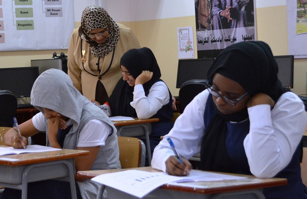 طالبات للبلاد : امتحان الفيزياء صعب... والرياضيات “تعجيزي” 