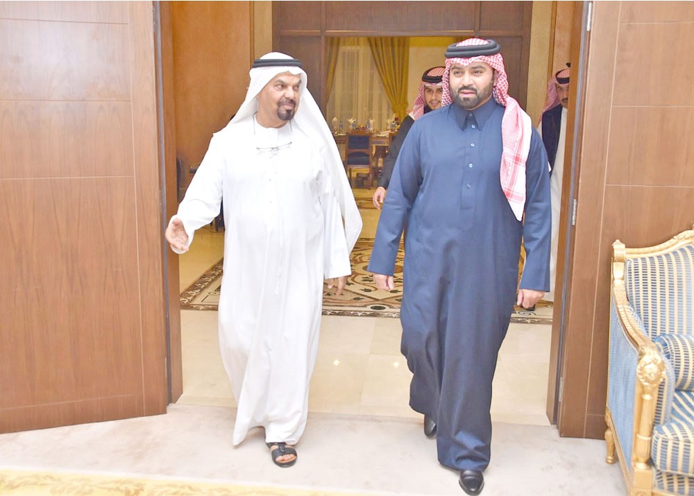 سفير الإمارات يشيد بإنجازات فيصل بن راشد