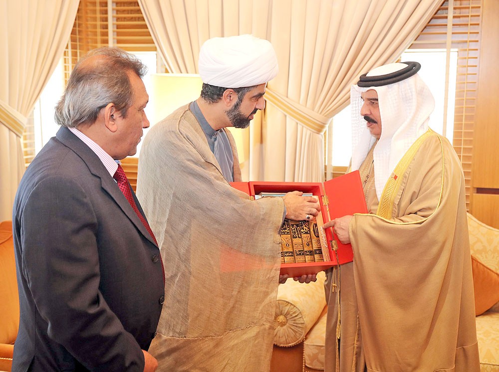 جلالة الملك يشيد بالإسهامات العلمية للشيخ سليمان المدني