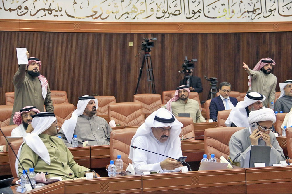 مشادة بسبب توافق الحكومة والبرلمان على زيادة الأسعار