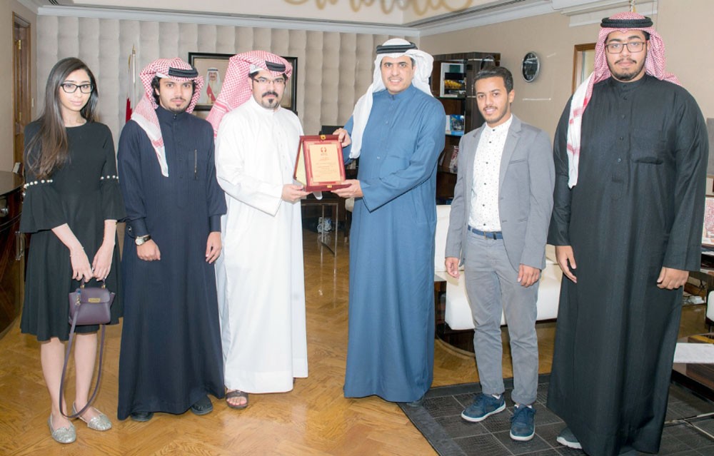 الرميحي يؤكد دعم المواهب الشبابية الواعدة 