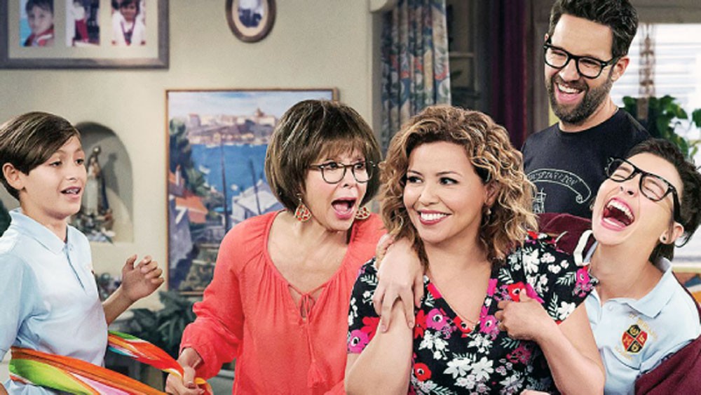 عرض الموسم الثانى من مسلسل "One Day at a Time"
