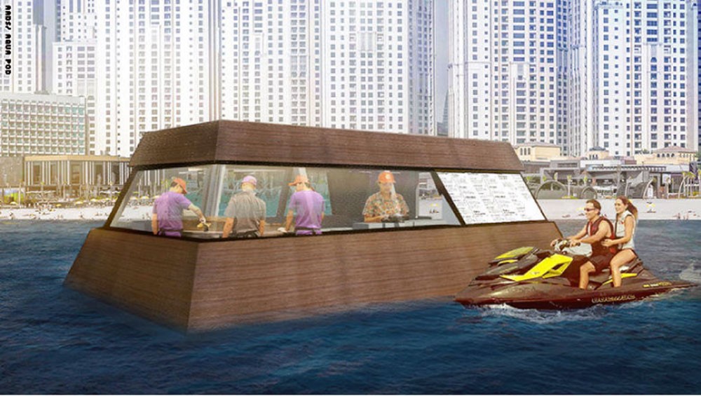 مطبخ عائم يجمع نفايات البحر 