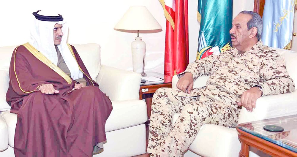 استعراض علاقات التعاون بين “الدفاع” و “الإعلام”