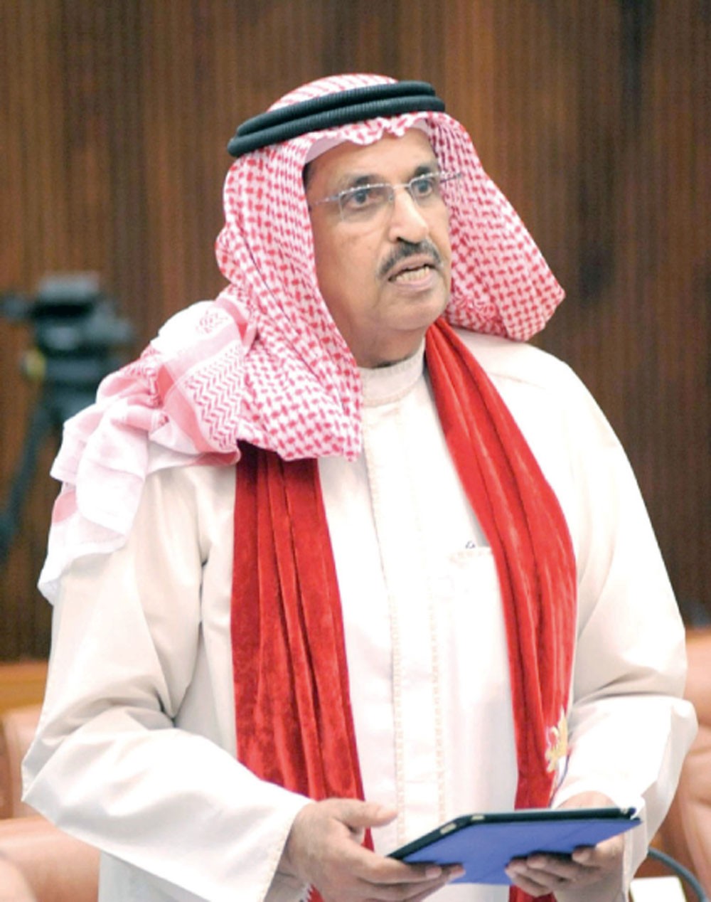 المناعي لـ “البلاد”: شوريون يتحركون لاسترداد السؤال البرلماني
