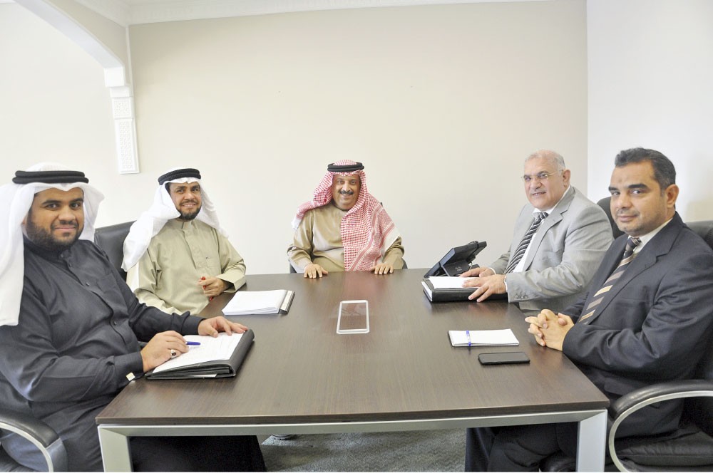 وكيل الإسكان يطلع العطيش على مستجدات المشاريع