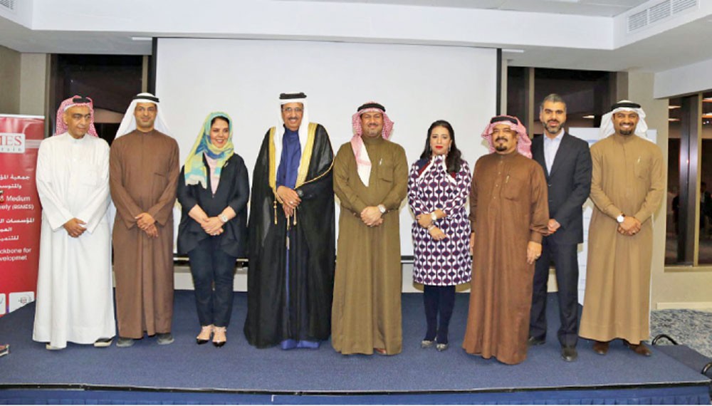 العريض: إطلاق خطة لتنمية “الصغيرة والمتوسطة” بالنصف الأول 2018