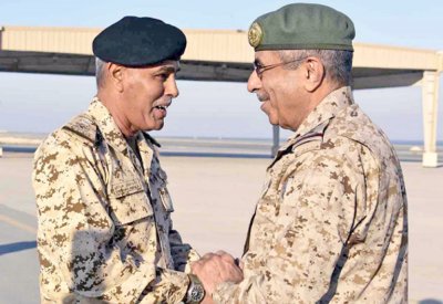 رئيس الأركان السعودي يصل البلاد