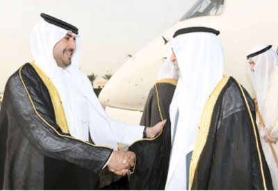 خليفة بن راشد في مقدمة مستقبلي نهيان بن مبارك