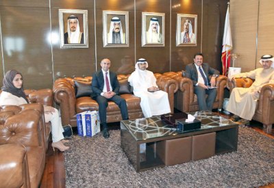 الجودر يبحث البرامج الشبابية مع مدير “BIBF” 