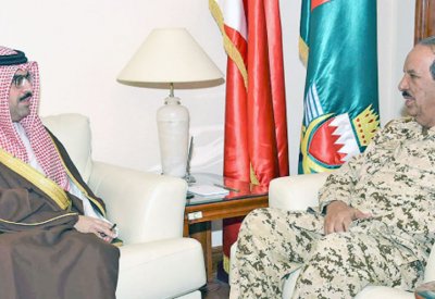 القائد العام يلتقي سفير البحرين بواشنطن
