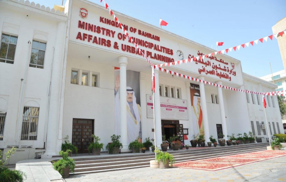 “البلديات” إجراءات احترازية مؤقتة.. وسنسمح للشركات باستخدام مواد الدفان 