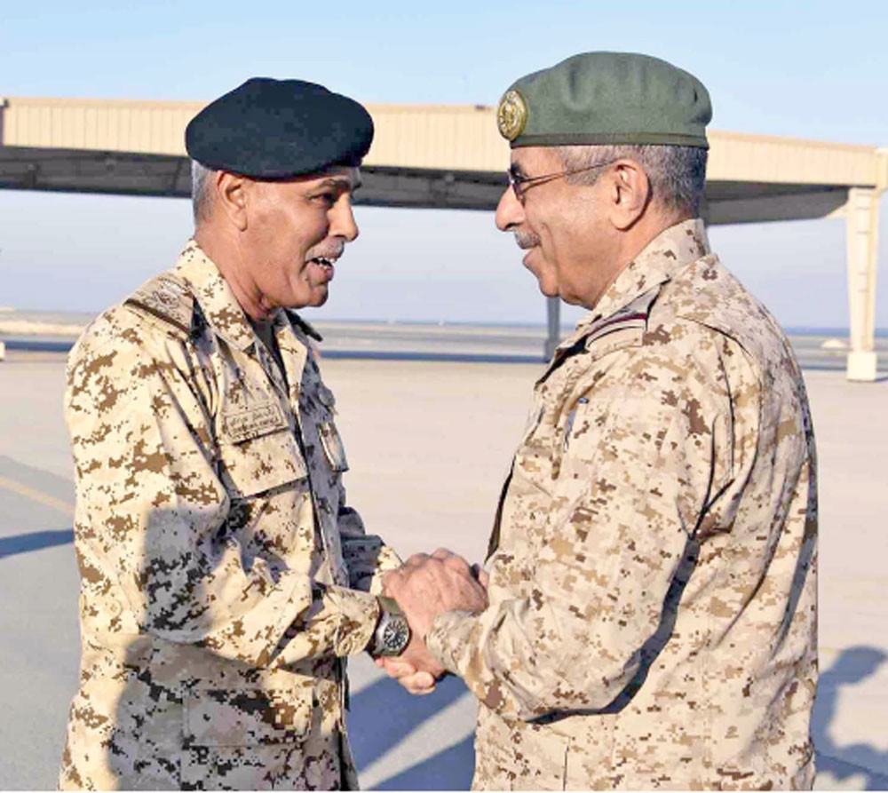 رئيس الأركان السعودي يصل البلاد