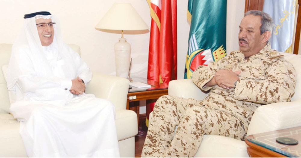 القائد العام يشيد بازدهار الصحافة البحرينية