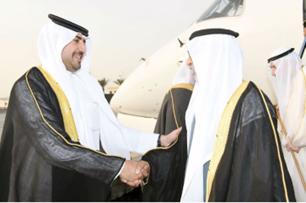 خليفة بن راشد في مقدمة مستقبلي نهيان بن مبارك