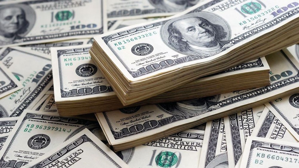 الدولار إلى أدنى مستوياته منذ 2014