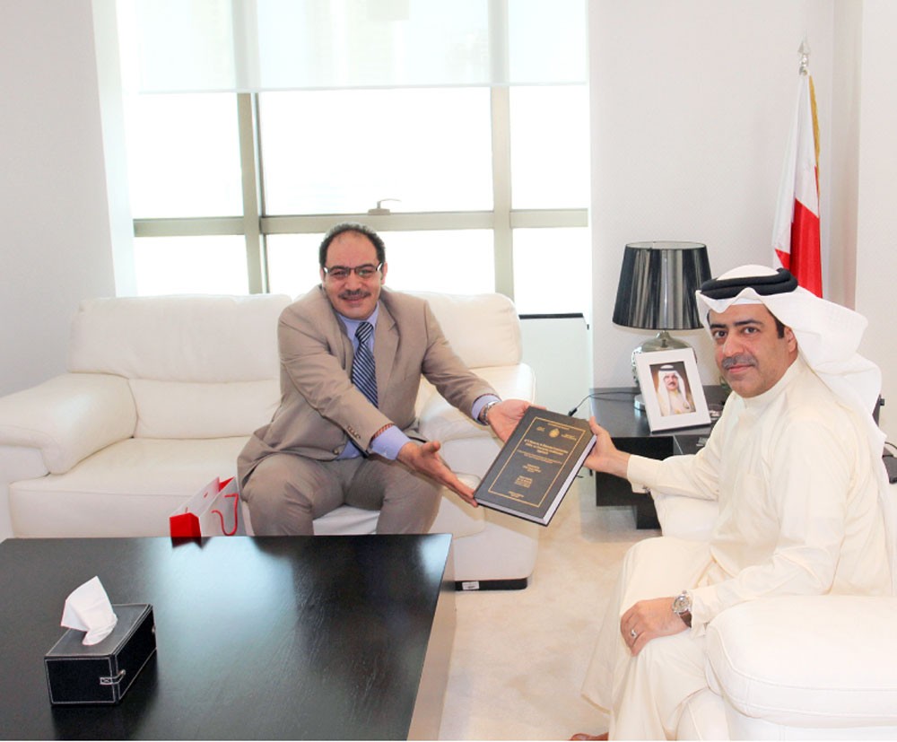 أطروحة تعتمد “سوق العمل” مركزا للمعلومات 