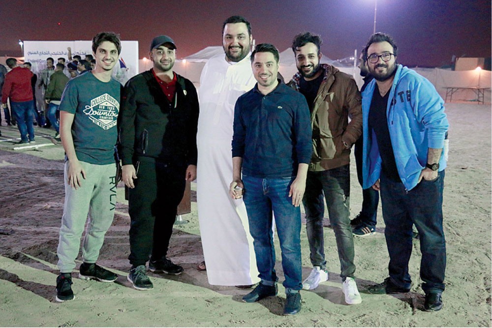 “الخليجي التجاري” ينظم مخيمه السنوي للموظفين