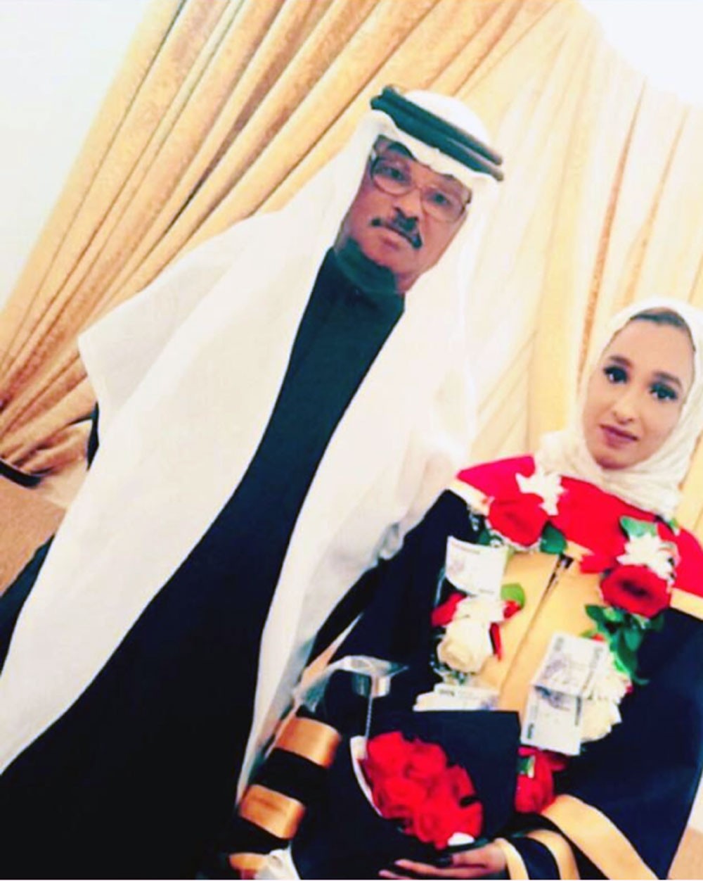 آمنه الرويعي تتخرج من جامعة البحرين