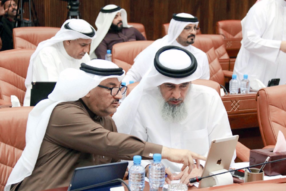 تأخر بيوت اللوزي بسبب إخلاء أرض مستأجرة 