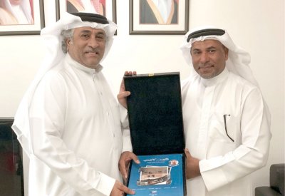 المردي يتسلم كتاب الزميل سعيد محمد