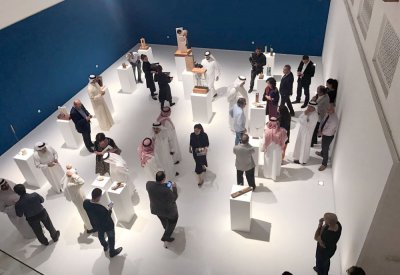 منحوتات “الجنة المفقودة” للفنان خليل الهاشمي في عمارة بن مطر