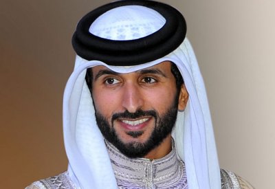 ناصر بن حمد يثمن العلاقات مع الإمارات