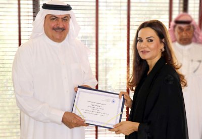“الداخلية” تكرم عددا من الموظفين المتقاعدين 