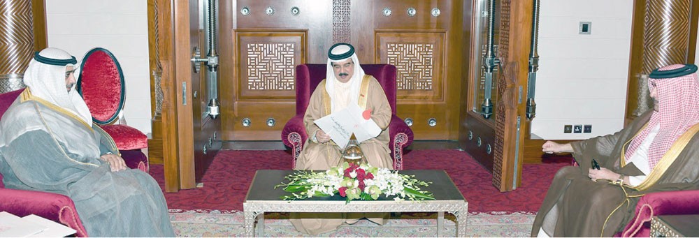 جلالة الملك يتسلم رسالة خطية من أمير الكويت