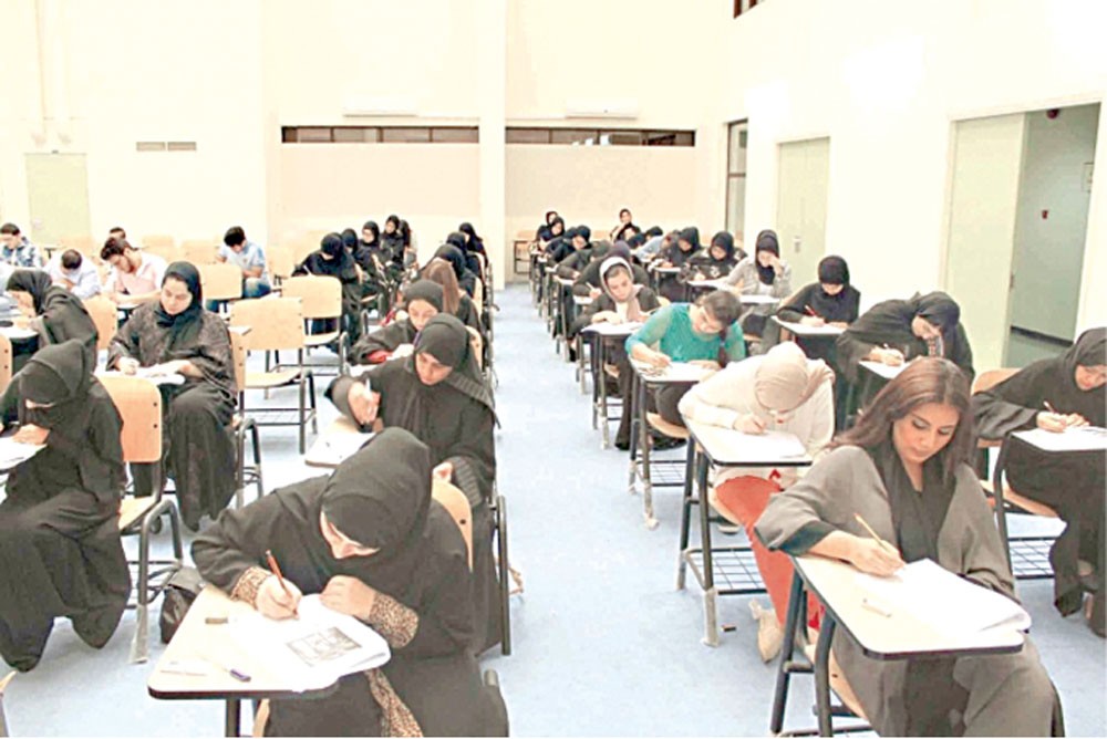 درجات طلبة “الآداب” على مقصلة “الجرس المقلوب”