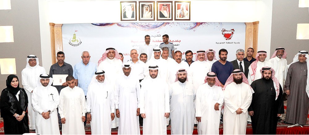 بلدية “الجنوبية” تكرم 57 من موظفيها المتقاعدين 