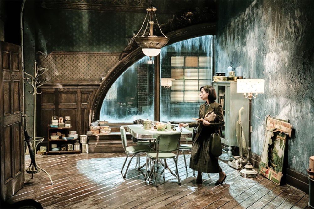 The Shape of Water.. عالم خيالي مذهل