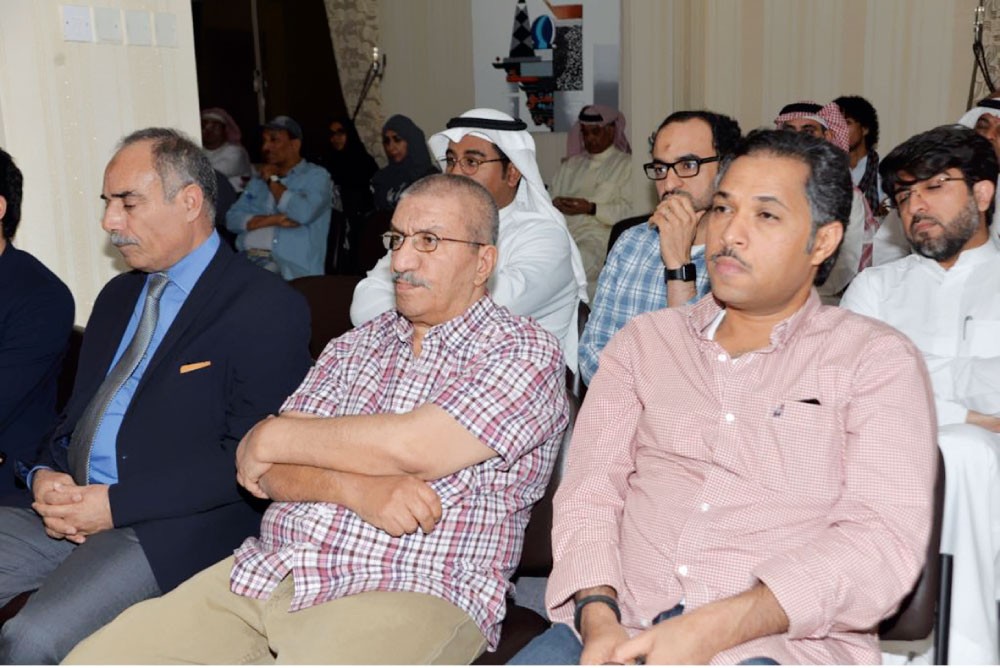 القائد في يوم الشعر العالمي 