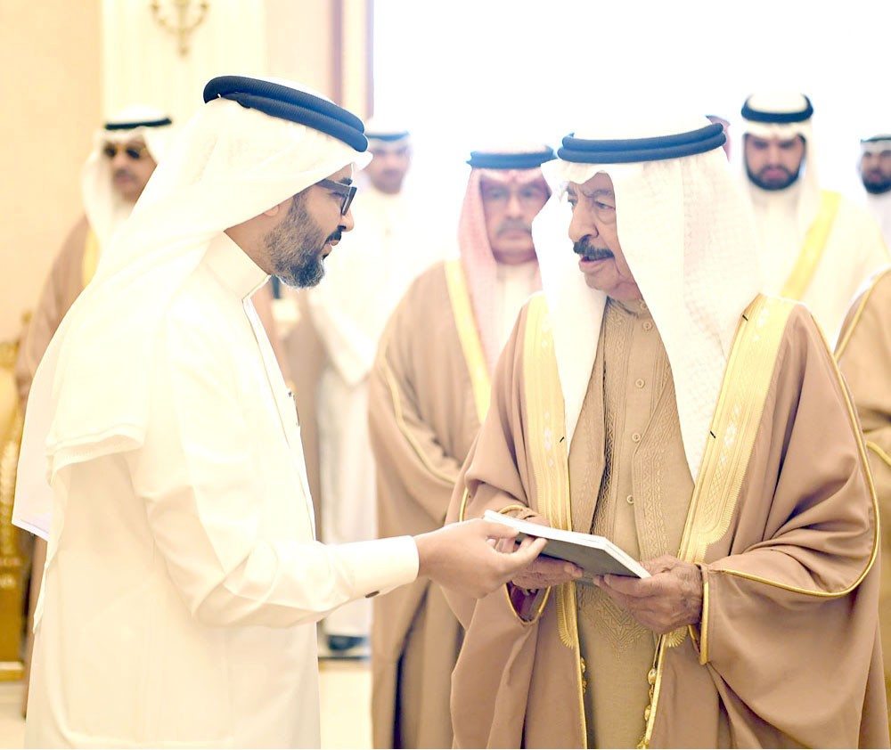سمو رئيس الوزراء: دور بارز لكتاب الأعمدة في تنوير المجتمـع