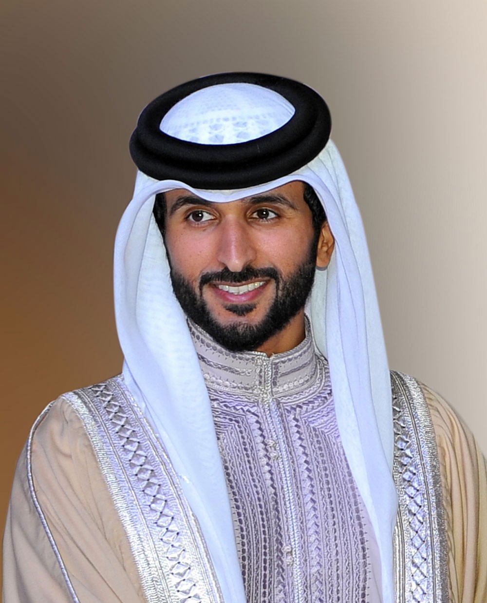 ناصر بن حمد يثمن العلاقات مع الإمارات