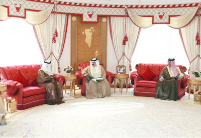 جلالة الملك يتسلم دعوتين من خادم الحرمين الشريفين