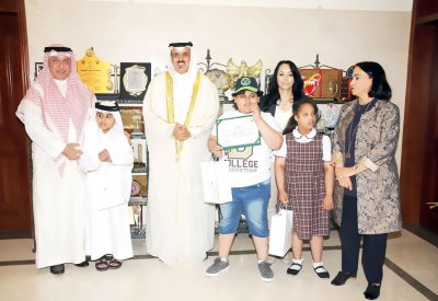 النعيمي يكرم الطلبة الفائزين بجائزة الأمير سلطان