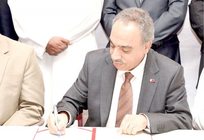 وزير الأشغال يوقع اتفاقية إنشاء مبنى الزراعة