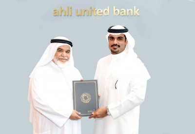 “الأهلي المتحد” يتبرع لمشروع القرض الحسن للجامعيين