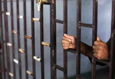 حجز المُدانين بقتل شرطي بالعكر للحكم الشهر القادم
